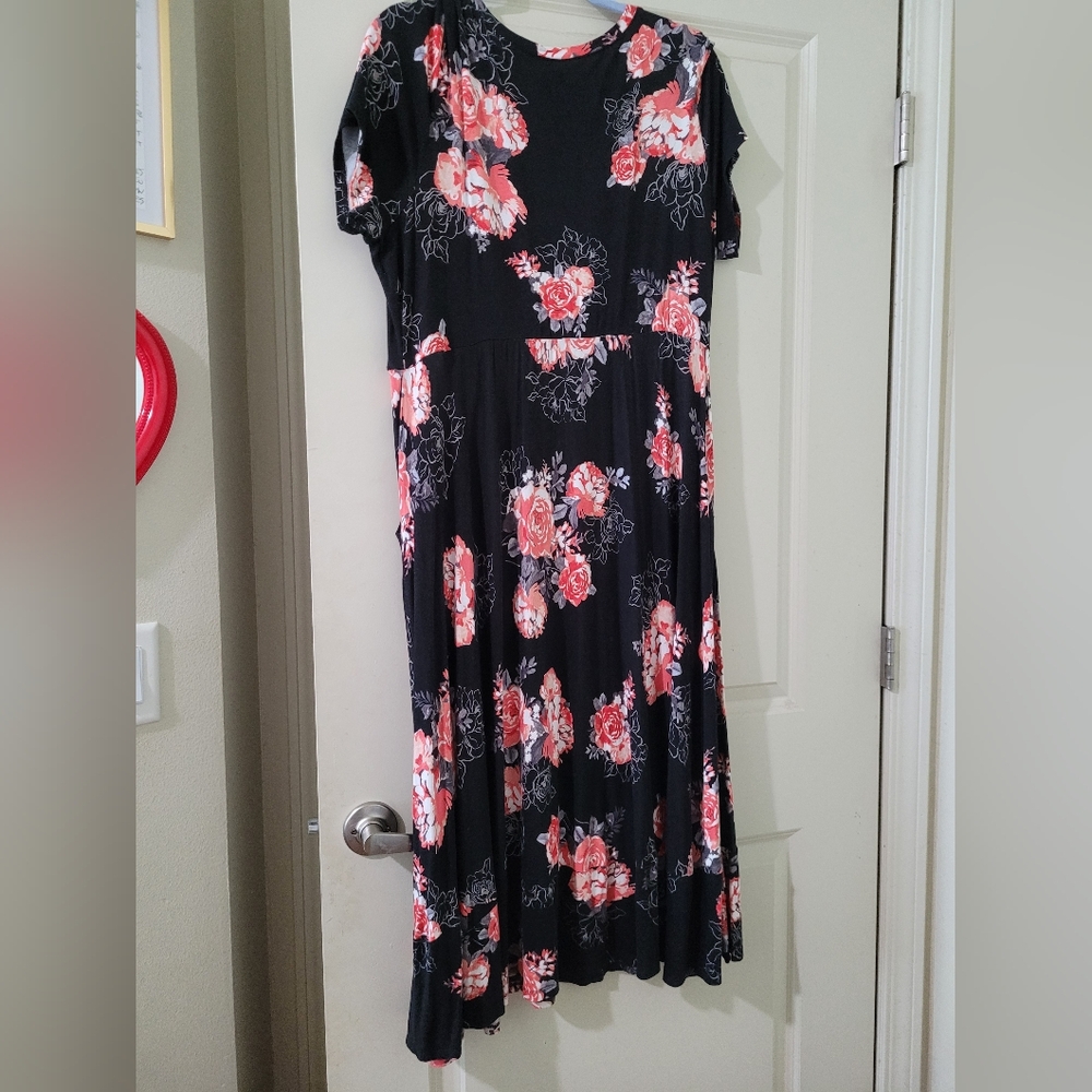 Torrid Black and Pink Floral Soft Knit Dress Size 2 - Picture 3 of 5